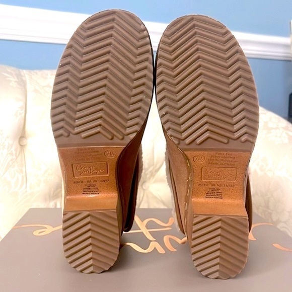 Brand New Crown Vintage Genuine Suede Seloina Ankle Booties w/ Faux Fur Cuff - Picture 13 of 16